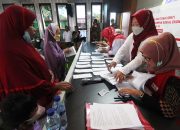 Foto: PMI Kota Tangerang Bagikan BNT Melalui PMI Kecamatan