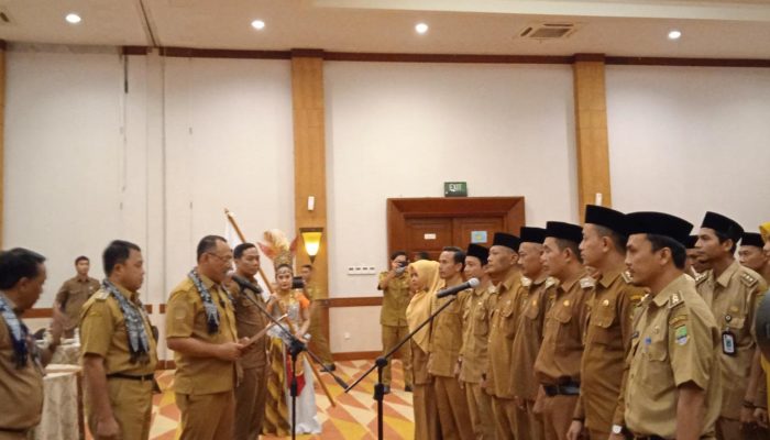 Lantik Paguyuban Lurah di Cilegon, Helldy Minta Lurah Kompak Sampaikan Program Pemerintah