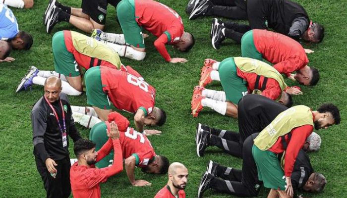 Sujud Syukur Kerap Dilakukan Para Pemain Bola pada Piala Dunia, Bagaimana Menurut Islam?