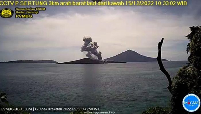 Gunung Anak Krakatau Alami Erupsi Sebanyak 2 Kali