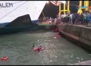 Satu Minibus Nyemplung ke Laut Hendak Naik KMP Shalem di Pelabuhan Merak