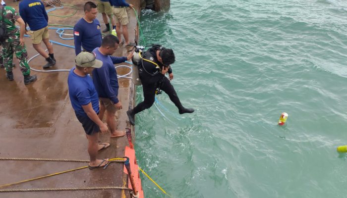 Proses Evakuasi Bangkai Truk di Pelabuhan Merak Kembali Dilanjutkan Dislambair, Truk Akan Diapungkan