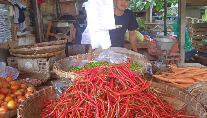Harga Tiga Jenis Cabai di Pasar Kranggot Cilegon Merosot
