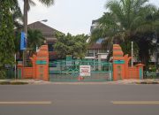 Pintu Gerbang Utama Pemkot Cilegon Ditutup, Isro Miraj : Harus Dibuka Lah