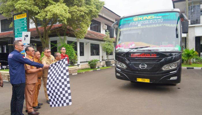 Helldy Lepas Puluhan Pahlawan Devisa Asal Cilegon ke Malaysia