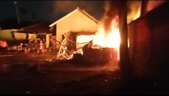 Lapak BBM di Cilegon Terbakar, Damkar: 2 Unit Mobil dan 6 Motor Hangus