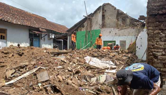 Disapu Angin Puting Beliung, Satu Rumah di Cilegon Rata Dengan Tanah