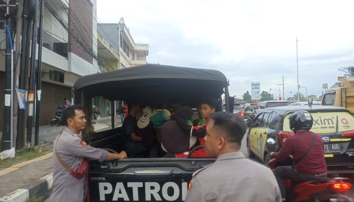 Belasan Badut dan Manusia Silver di Kota Serang Diamankan Polisi
