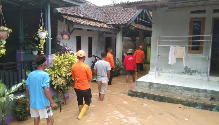 Dihantam Hujan Deras, Wilayah Kecamatan Purwakarta Kota Cilegon Tergenang Bajir