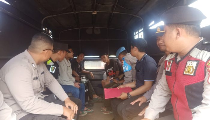 Polisi Polres Serang Amankan Anjal di Perempatan Ciujung