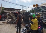 Diduga Adu Banteng, Truk Tangki Semen vs Truk Pasir di Jalan Raya Serang-Cilegon