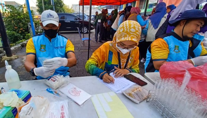 Foto: DKP dan BPOM Pastikan Bahan Pangan di Pasar Aman Formalin