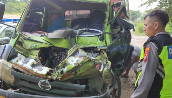 Truk Pasir Ringsek Usai Hantam Pantat Tronton, Pantat Honda Jazz Hancur, Ini Penyebabnya
