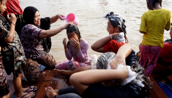 Foto: Tradisi Keramas Bareng Warga Babakan