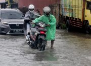 Foto: Banjir Rendam Puluhan Rumah di Kecamatan Benda