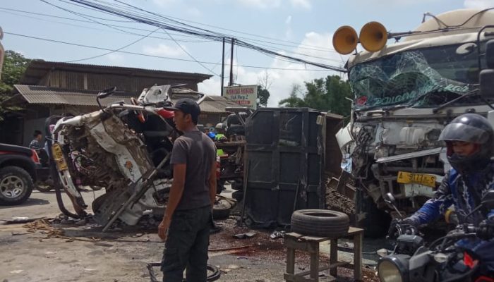 Begini Kronologi Lengkap Truk Tangki Semen vs Truk Pasir di Jalan Raya Serang-Cilegon, Satu Orang Tewas