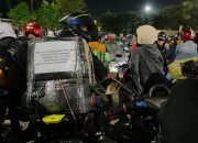 Serba-Serbi Mudik 2023, Pemudik Motor Tempel Tulisan-tulisan Lucu Dibelakang Barang Bawaan