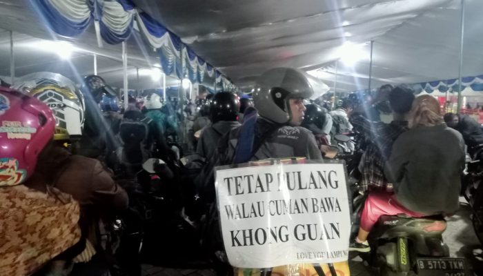 Aksi Kocak Para Pemudik Lewat Tulisan ‘Nyeleneh’ Saat Arus Mudik 2023