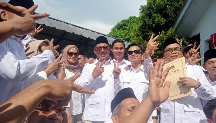 Partai Gerindra Cilegon Daftarkan Caleg Ke KPU, Pendukung Tumpah Ruah, Ada Nama Anak Wali Kota Cilegon
