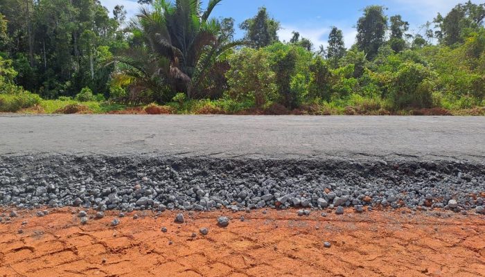 Slag Baja Krakatau Posco Jadi Material Penguat Pondasi Jalan di Papua