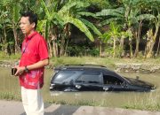 Sopir Ngantuk, Fortuner Nyebur ke Saluran Irigasi di Kota Cilegon