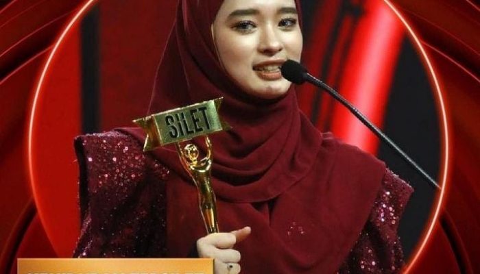 Usai Diselingkuhi Virgoun, Inara Rusli Dapet Penghargaan Tersilet, Netizen : Kok Lucu Bacanya