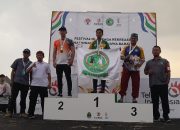 KEREN NIH! Warga Kota Cilegon Gendong Piala Juara 1 Panahan Kuda Tingkat Nasional