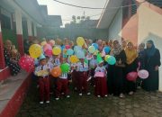 Hari Kedua MPLS SD Negeri di Pandeglang, Orangtua Siswa Antusias Antarkan Anak ke Sekolah