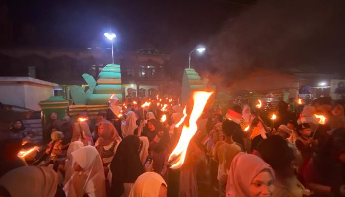 Masyarakat Kota Serang Kompak dan Antusias Sambut 1 Muharam 1445 Hijriah dengan Pawai Obor Keliling