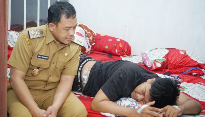 Sanuji Pentamarta Datangi Korban Pembacokan Geng Motor di Kota Cilegon, Berikan Pesan Begini