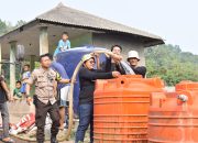 Masyarakat di Wilayah Kecamatan Pulomerak Kota Cilegon Dapat Kiriman Air Bersih dari KNPI dan Ditkrimsus Polda Banten