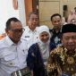 Deputi Kepala BPKP RI Bidang PPKD Raden Suhartono didampingi Wali Kota Cilegon Helldy Agustian saat wawancara di Kota Cilegon. (Amul/Megatrust.co.id)