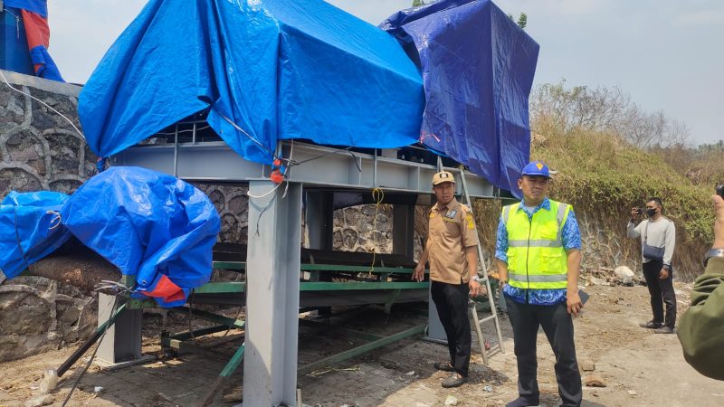 Ketua Komisi IV DPRD kota Cilegon melakukan inspeksi mendadak ke TPSA Bagendung di dampingi pengurus TPSA Bagendung. (Amul/Megatrust.co.id)