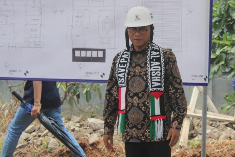 Yandri Susanto Saat Menghadiri Peletakan Batu Pertama Rumah Sehat Baznas Banten. (Rival/Megatrust.co.id)