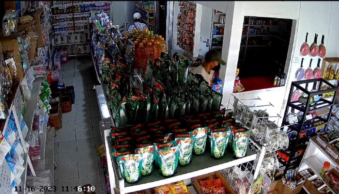 Disiang Bolong, Maling Bobol Toko Pampers Di Perumahan Griya Bukit Intan