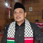 Ketua DPRD Kota Cilegon Isro Miraj Kenakan Syal Palestina dalam Rapat Paripurna, Senin 20 November 2023. Amul/Megatrust.co.id