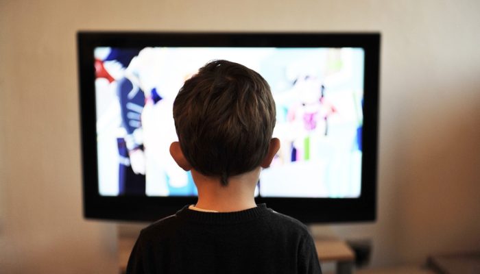 Jumlah Penonton TV Didominasi Ibu-ibu, Kemenkominfo Minta Orangtua Pantau Tontonan Anak