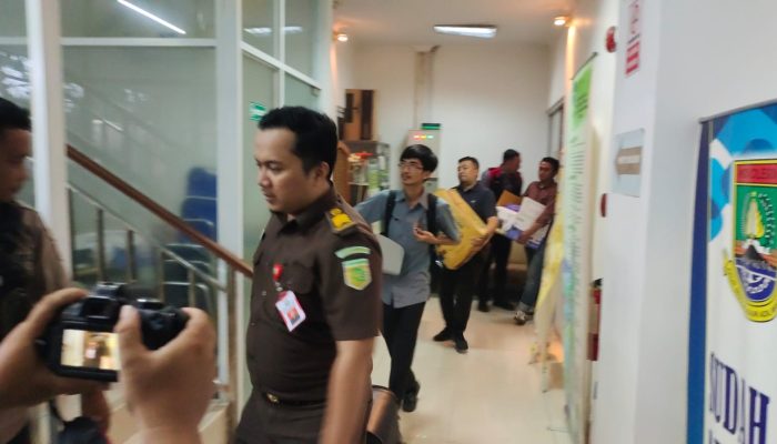 Tidak Hanya Geledah Kantor DLH Cilegon, Kejari Cilegon Juga Geledah TPSA Bagendung, Ini yang Dibawa