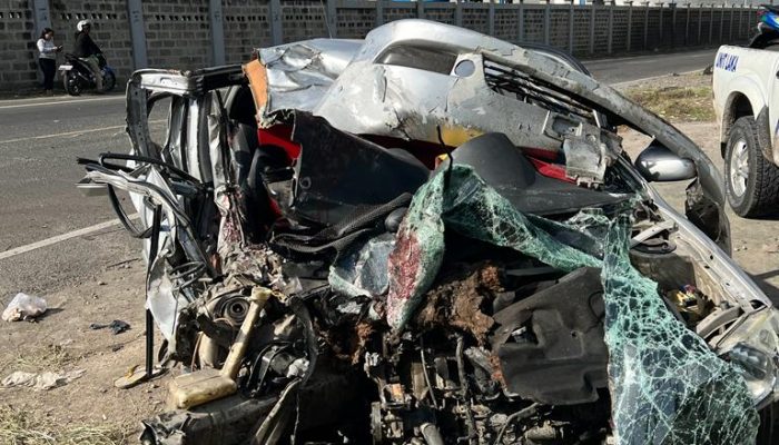 Hilang Kendali, Sedan Menghantam Bus Penumpang di Jalan Merak, Begini Kondisinya