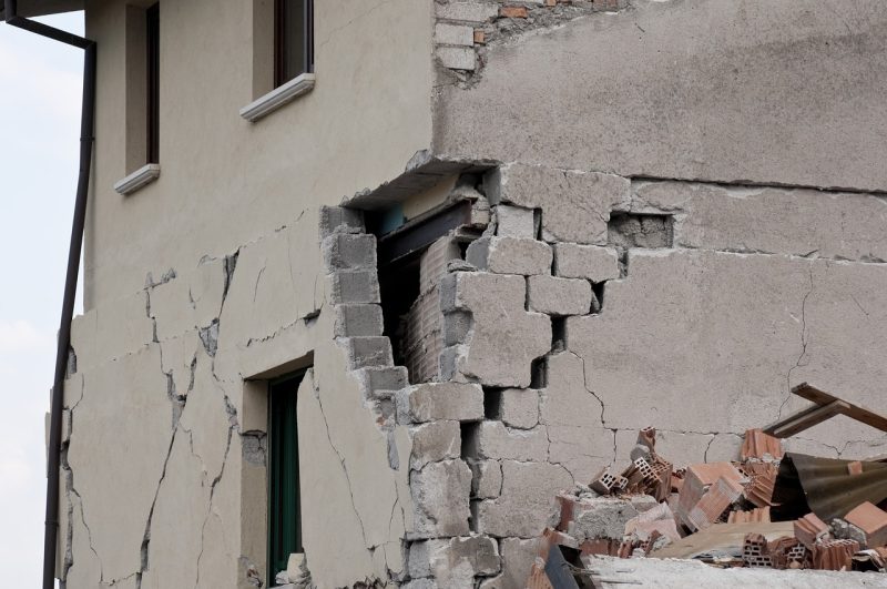Ilustrasi bangunan runtuh akibat gempa. Pixabay @Angelo_Giordano