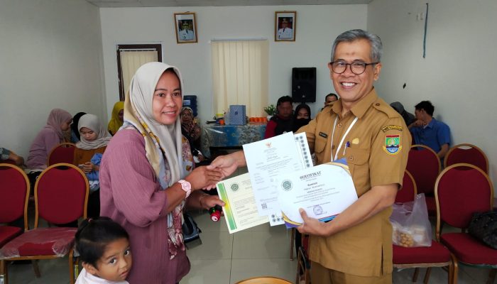 Sumringah, Puluhan Pemilik UMKM di Kota Cilegon Terima Sertifikat Halal Gratis