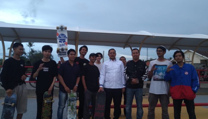 Serap Aspirasi Anak Muda, Ketua DPRD Isro Mi’raj Ngumpul Bareng dengan Komunitas Skate Board Cilegon