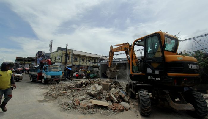 Foto: Dinas PUPR Bongkar Pasar Anyar