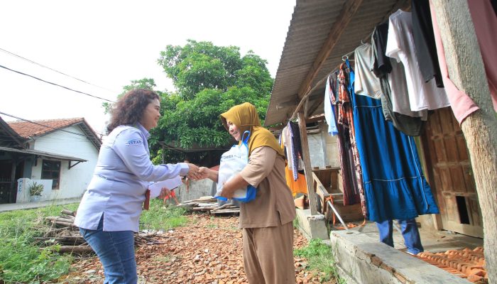 Masyarakat Ring 1 Terdampak Bau Kimia PT Chandra Asri Pacific, Diberikan Sembako