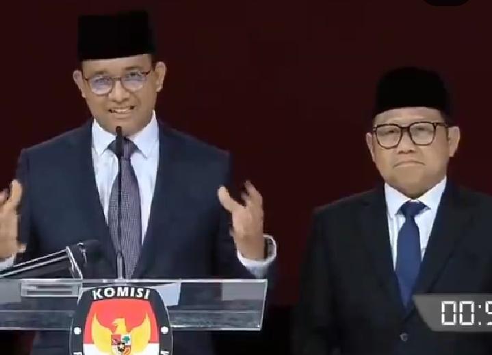 Paslon nomor urut 01 Anies Baswedan dan Muhaimin Iskandar dalam closing statement debat capres ke 5. Tangkapan layar instagram: @sisiterang.official