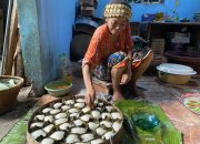 Bisnis Rumahan Apem Pandeglang Masih Eksis Sejak Tahun 1970
