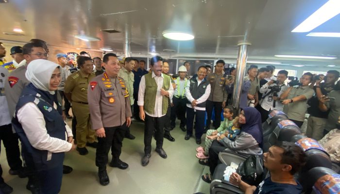 Menko Polhukam dan Kapolri Pastikan Pelabuhan Merak Siap Hadapi Lonjakan Pemudik