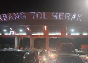 Arus Mudik 2024, Antrean Kendaraan Pribadi di Pelabuhan Merak Sampai Tol Merak