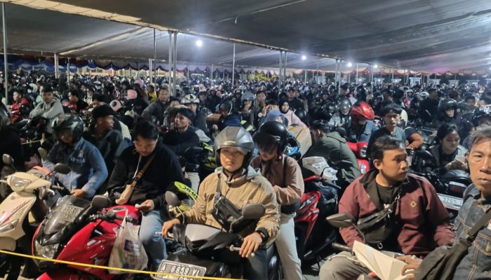 Tadi Malam, Pemudik Motor Membludak di Pelabuhan Ciwandan