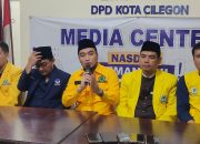 Kembalikan Formulir Penjaringan ke NasDem Tengah Malam, Robinsar : Biar Lebih Mesra